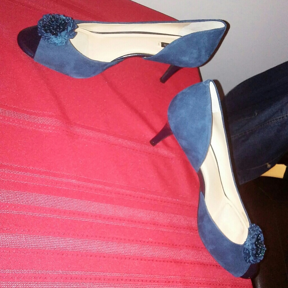 Heels - Picture 2 of 3